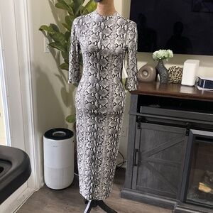 NWOT- Alice + Olivia Black/white/gray Snake Print Midi Dress